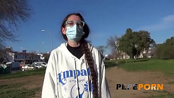 リトル バイオは彼女の最大の驚きを得る: 彼女のためだけに、3 人組!
