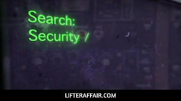 LifterAffair - 保釈の代わりに性交する 18 歳の若い女性 - エイプリル リード