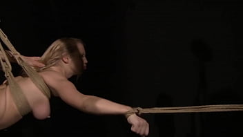 내 던전의 매우 뜨거운 창녀. 파트 4. 서스펜션, 그리고 그녀는 내 단단한 거시기를 즐깁니다.