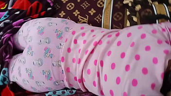 信じられないほど、彼女が休んでいる間に、私は彼女の顔を精液で満たします。彼女は何も感じていないので、これまでにないほど彼女を性交し、彼女の顔を私の熱いミルクで満たします。