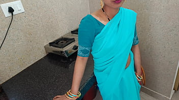 भारतीय न्यू मैरिड भाभी के साथ किया देवर ने सेक्स सेक्स करने से पहले 1 हफ्ते तक पटाया फिर उसके बाद उसके घर में जाकर चोदा साफ हिंदी आवाज में