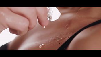 EroticaX - скрытая красотка удивляет бойфренда WT соблазнительным тройничком -