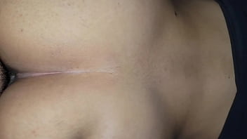 このラテン系義理の兄弟のカップルのクリーミーな猫と丸いお尻を見てください!!私たちの継父が働いている放課後にファック!!!スペイン語での自家製アマチュアセックス