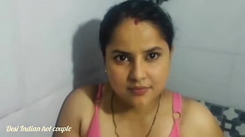 सौतेले बेटे से मां ने बाथरूम में जमकर चुदाई कराई अकेले में