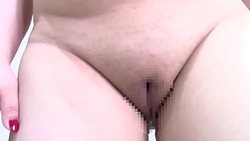ぽっちゃり巨乳　サテン下着３色にお着換え　サテン下着１　うっすらお〇んこが透けてます…