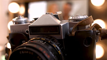 ふしだらなブロンドのリサ・ボンがカップルの写真撮影を激しく非難する DP を撮る GP2634