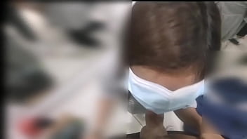 危険な欲求不満のフィリピン人が公共の試着室でしゃぶってファックして絶頂パート2を食べる