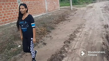 （スペイン語のポルノ）路上で捕まえた若い女、携帯電話で彼女のお尻を激しく犯される、私は彼女の若い顔を牛乳で満たす-自家製ポルノ-