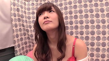 結婚式帰りの女子をナンパ！うみ(26)カフェ店員 先輩の結婚式の帰りです。イイ男にお持ち帰りされたかったけどダメだった…→同棲してる彼氏がいるけど結婚してくれる気配がないからワンチャン狙ってました