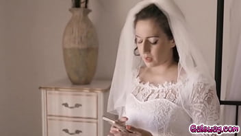 Белла Ролланд украдкой появляется, чтобы предложить Уитни Райт и Эйприл ОНил секс втроем