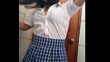 ブラジルのスキャンダル...政府高官の有名な が自慰行為をし、ポルノコミュニティに彼女の膣を見せます