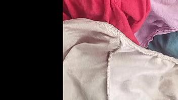 駐車場で妻のパンティーを検査