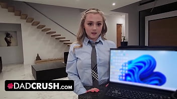 太い金髪継娘エヴァ・ニクスがジューシーな若い女性のマンコを継父に中出しされる - DadCrush