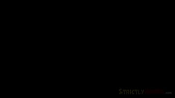 STRICTLY HANDS 黒縁の目を持つ漂白されたブロンドのタシは、ハメ撮りでコックをジャークします