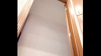 口を開けて、私のオシッコを飲み込んでください