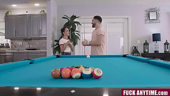 継兄と継妹がビリヤードゲームをする、勝ったほうが1か月間掃除をする必要がない - ファックエニータイム