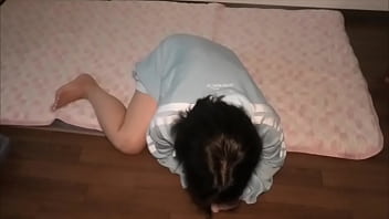 パンツ越しにオナニーしてたらパンツの裏側が汚れてしまいました。酸っぱい匂いがするけどそのままオナニーでイキまくる女子大◯生。