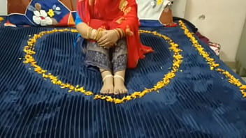 インド人のホットな新婚妻がプロデューサーアシスタントに犯される!!!ボスは彼女をほとんどファックできませんでした!!