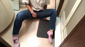おか◯さんにバレないようにこそこそディルド使ってオナニーする変態女子◯生。