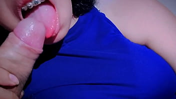 巨乳の継母とセックス - 濃厚なしゃぶりを与えてから彼女は私のチンポに登る、継母と義理の息子の本物の自宅アマチュアセックス