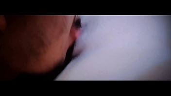 La mia figliastra non vuole andare a fare una passeggiata con il suo ragazzo ma ci lascia godersi la giornata spruzzando latte su quella figa fresca VERO FATTO IN CASA 100%