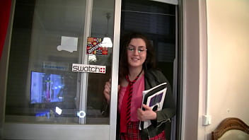 Непослушной студентке нужны дополнительные занятия