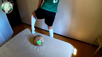 エレナ、写真撮影後にフットボールクラブのカメラマンをしごく