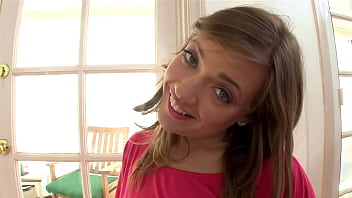 ASHLYNN LEIGH, милашка-студентка с огромным членом, глубокий заглот, трах в рот и сперма на лицо в видео от первого лица