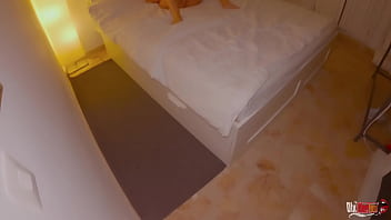 はい、はい、入ってください。継母が性交の方法を教えます!まずあなたのペニスを私の口に入れて、それから私の濡れた猫を性交してください