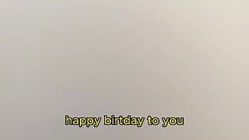 私の継母は私に私の最高の誕生日プレゼントを与えてくれます。英語字幕