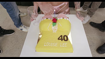 誕生日パーティー、ルイーズ・リー、7on1、BWC、ATM、DAP、ラフ、大きな裂け目、ほぼバットローズ、口内射精、飲み込む GIO2432