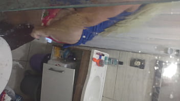 小表妹进了我的澡堂