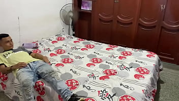 義理の妹の夫が私の部屋にいて、彼女が知らないうちに私に性交を求めます