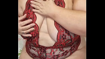 セクシーで太い巨乳のおばあちゃんがあなたのために絶頂します。
