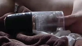 私のお気に入りの大人のおもちゃが私を犯し、精液で私の魂を吸いました。
