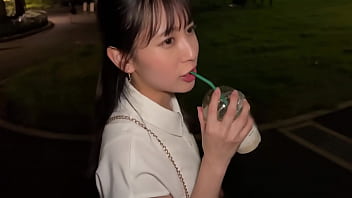 part1 Manatsu-chan有一张美丽的脸，美丽的乳房，美丽的臀部和修长的身体，有一个突出的脊柱，她实在是太可爱了! 今天的约会穿着她最喜欢的衣服!