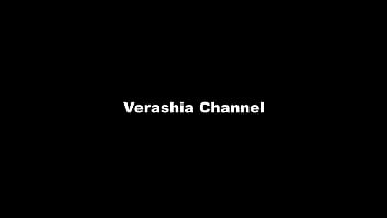 Отчим учит падчерицу заниматься сексом