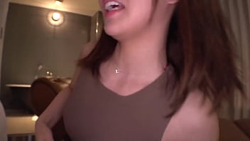 一邊給手機充電一邊和美女約會！ 穿著紅色臟內衣的苗條身材！ 她在插入振動器的同時吸吮雞巴！ 第2部分