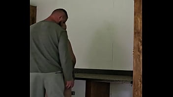 ピンクのひもで妊娠中の熟女を犯す