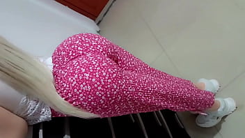 अच्छी गांड वाली गोरी सौतेली बेटी अपने सौतेले पिता की कार दुर्घटनाग्रस्त होने के बाद कंडोम रहित सेक्स से भुगतान करती है