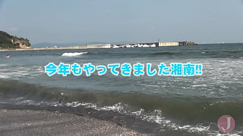 在湘南的海面上搭讪美女，并得到她们的青睐!