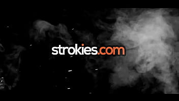 STROKIES ナディア ホワイトが世界を旅するセックス ストーリーを語り、アメリカ人の素晴らしい手コキを楽しむ