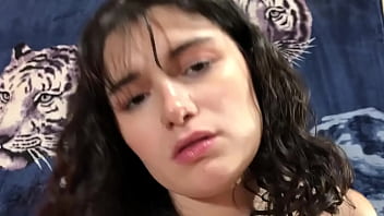 18歳の初めてのグレイシーが犯される、彼女はイタリアンポンドマシンMAXXX LOADZを感じる