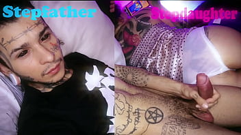 我的公鸡在继女旁边很难，我在玩她的屁股