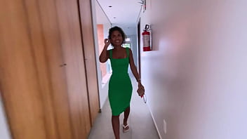 Safado had bad intentions, I went to lunch with him and sucked him hot in the restaurant bathroom and got cum in my ass. Full video on Sheer