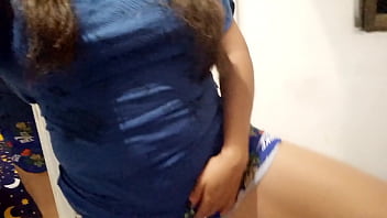 私はあなたの執事ですので、よろしくお願いします!!ついに義理の妹が、非常に誘惑するように胸と膣を触りながら、自家製のポルノビデオを私に送ってきました。