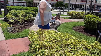 路上の変態医師が私にパンティを脱ぐように頼み、研究のために欲しいと言いました（パンティを嗅ぐ）