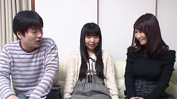 日本のコンピューターオタクが人生で初めてガールフレンドを騙す