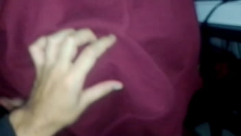 私たちはとても美味しくセックスするので、ガールフレンドの膣から中出しが出てきます