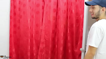 私の義理の弟は、継母に内緒にする代わりに私とのセックスを経験したいと考えています 全文